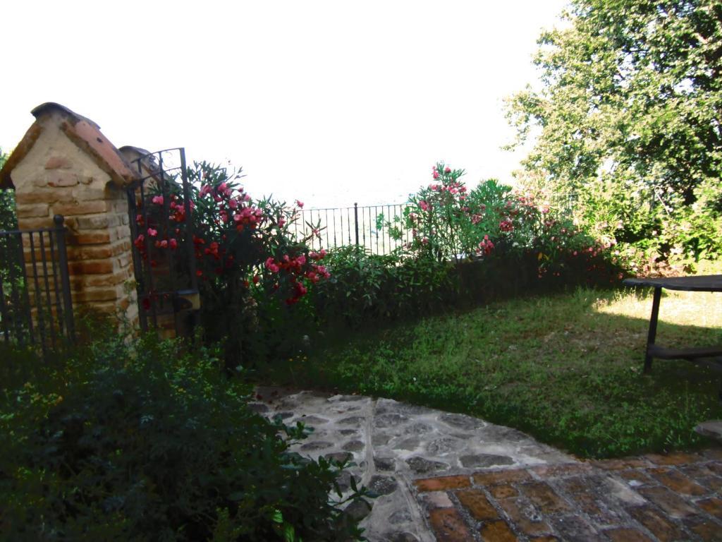 Castello Di Cisterna Aparthotel Gaglietole Εξωτερικό φωτογραφία