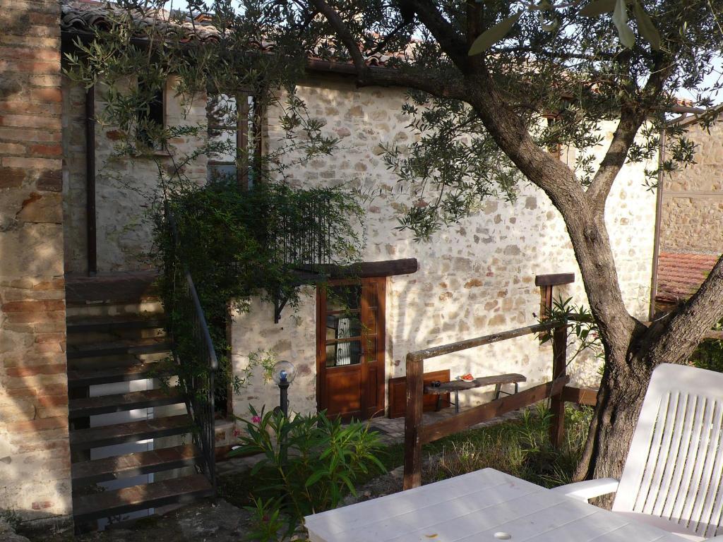 Castello Di Cisterna Aparthotel Gaglietole Εξωτερικό φωτογραφία