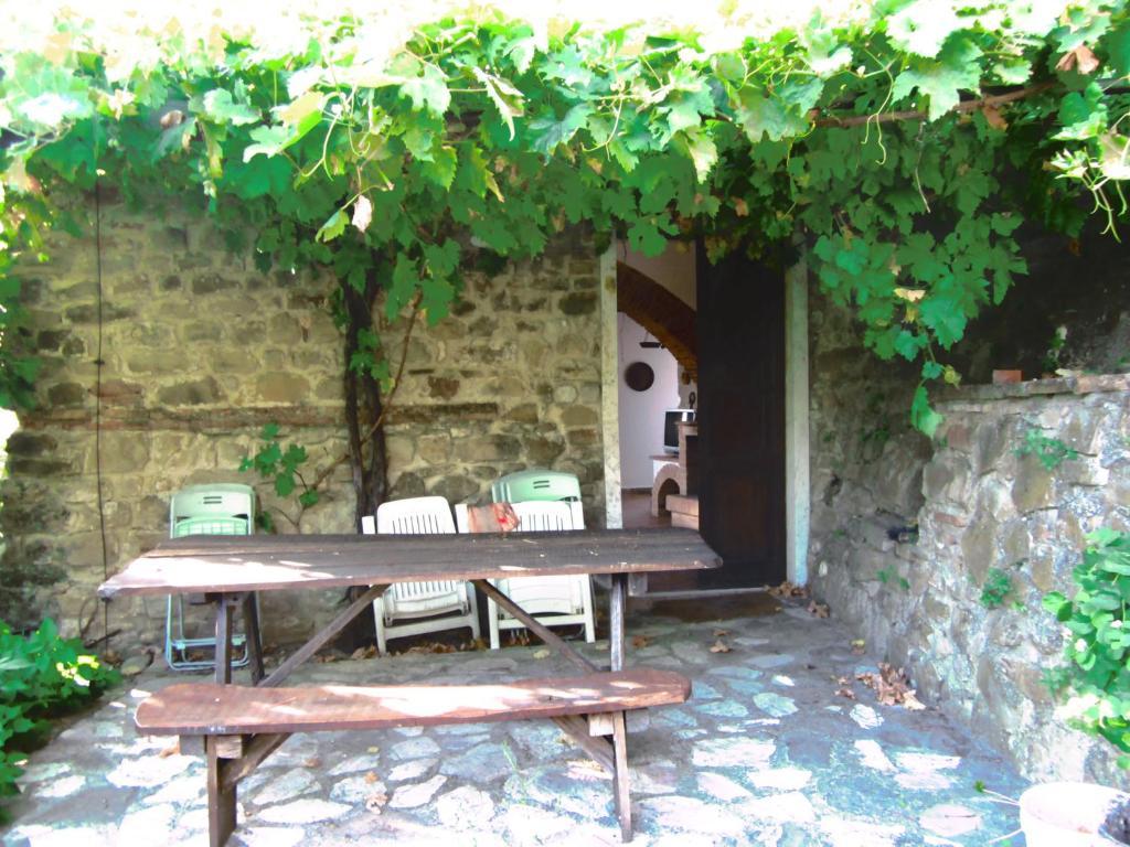 Castello Di Cisterna Aparthotel Gaglietole Εξωτερικό φωτογραφία