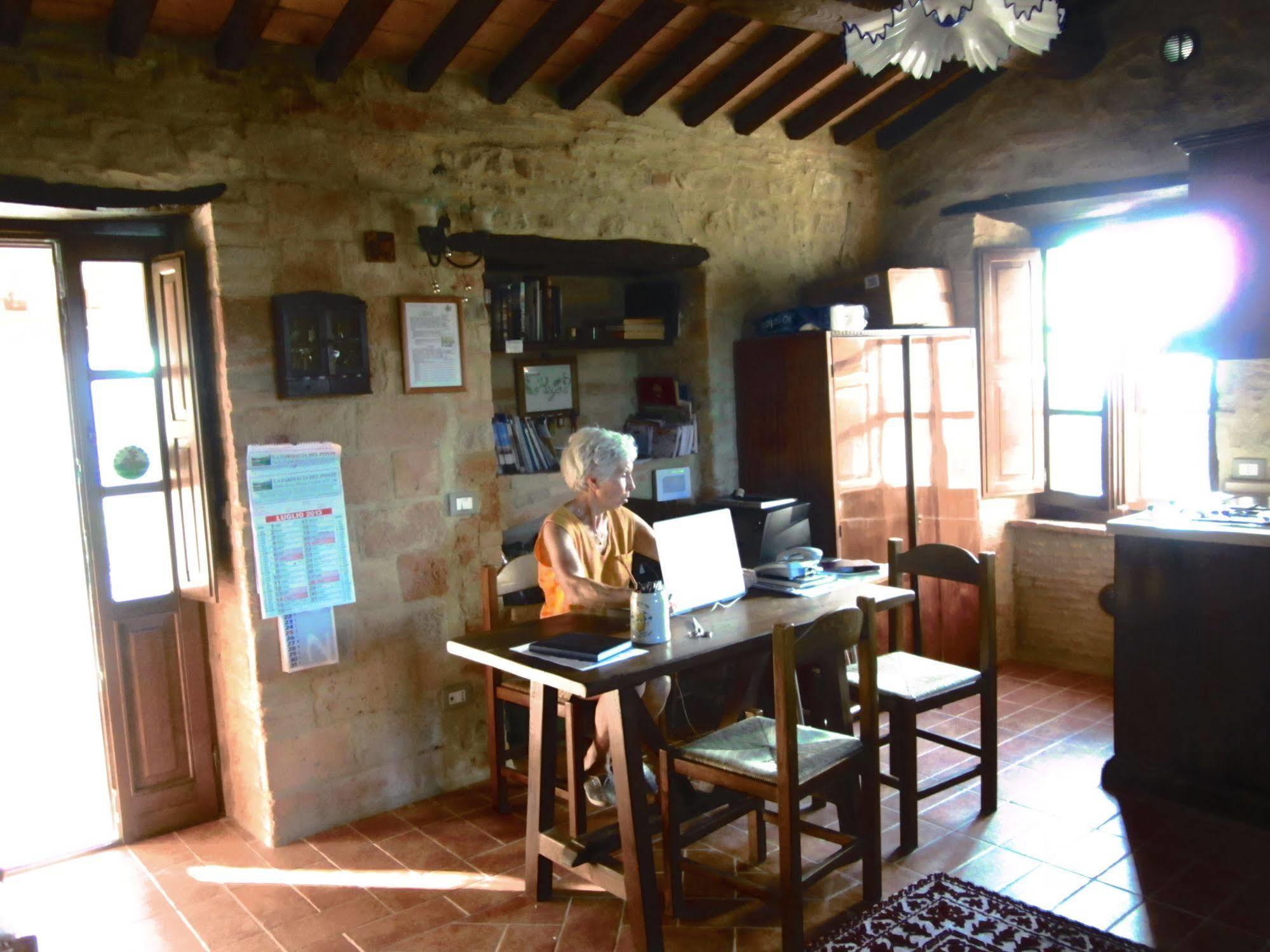 Castello Di Cisterna Aparthotel Gaglietole Εξωτερικό φωτογραφία