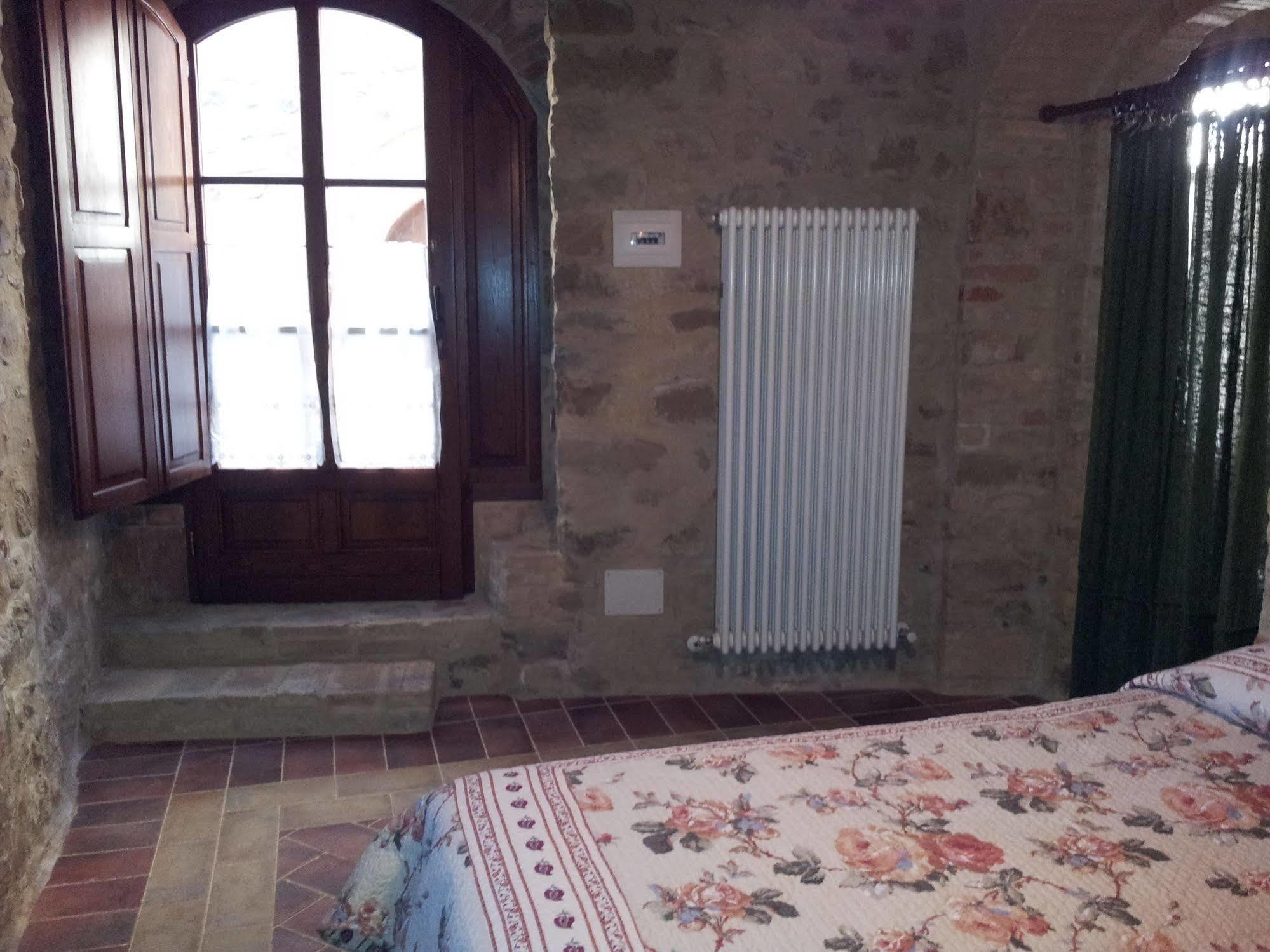 Castello Di Cisterna Aparthotel Gaglietole Εξωτερικό φωτογραφία